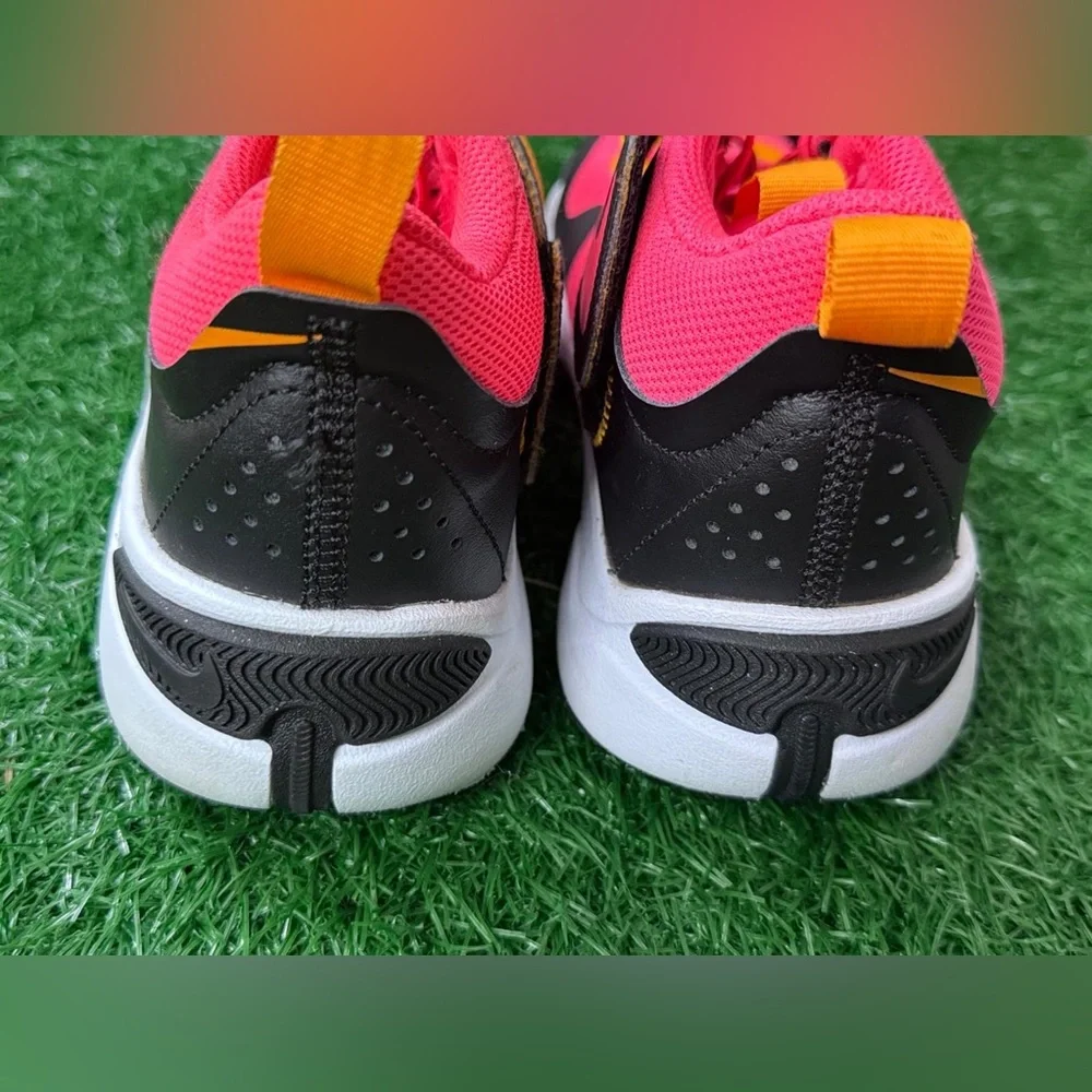 Nike Team‎ Hustle D 11 Grade School DV8996-001 (Black/HOT Punch-VI), Size 4.5Y
